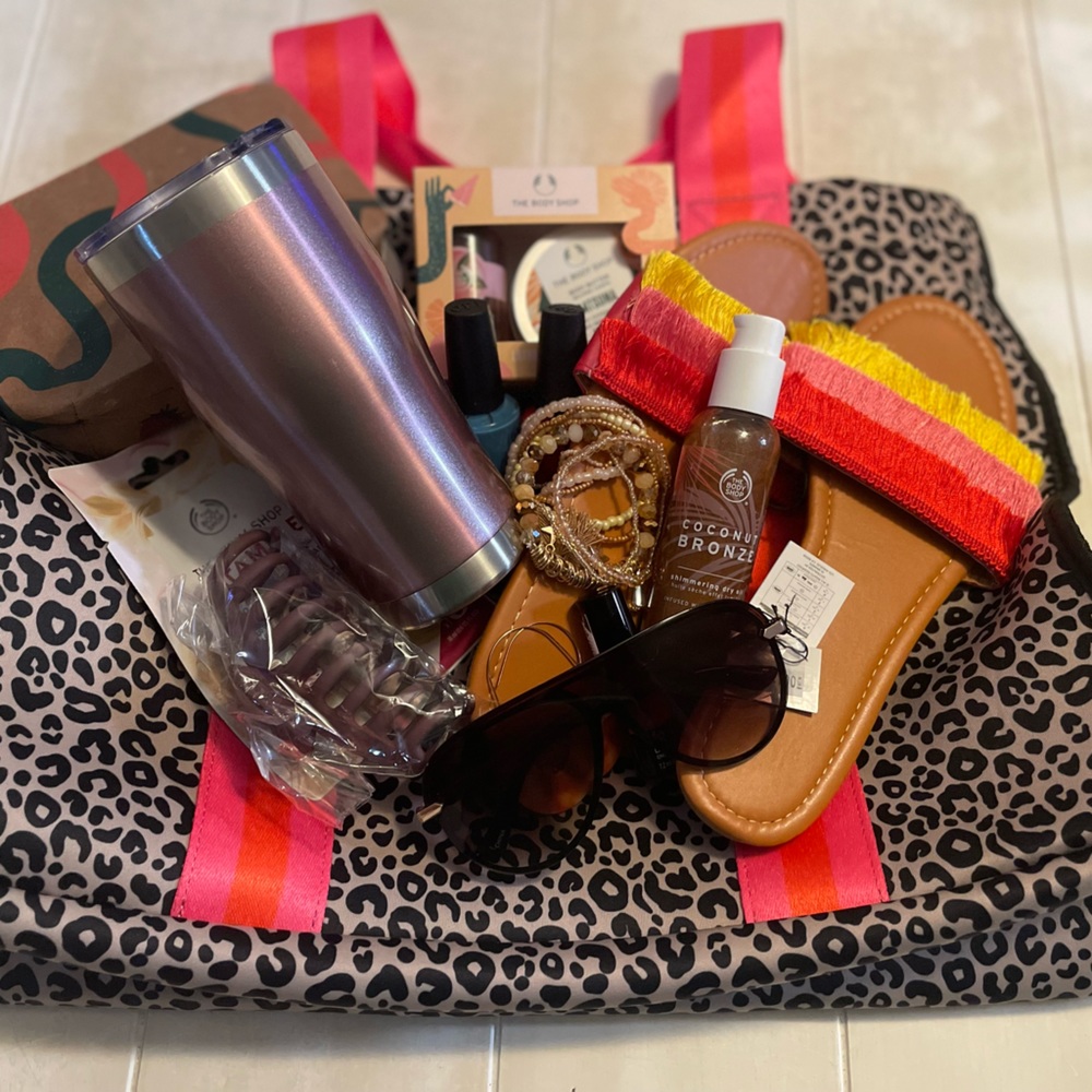 Meet your Posher, Catherine with Nolens Boutique